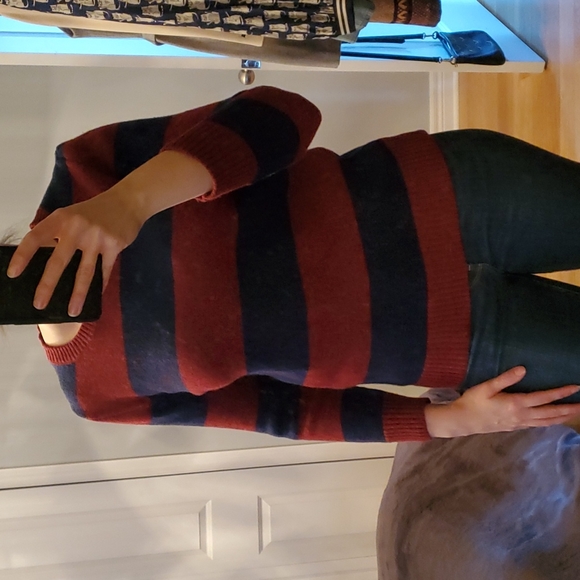 J.CREW 100 % lamb wool red and blue sweater - Picture 8 of 9